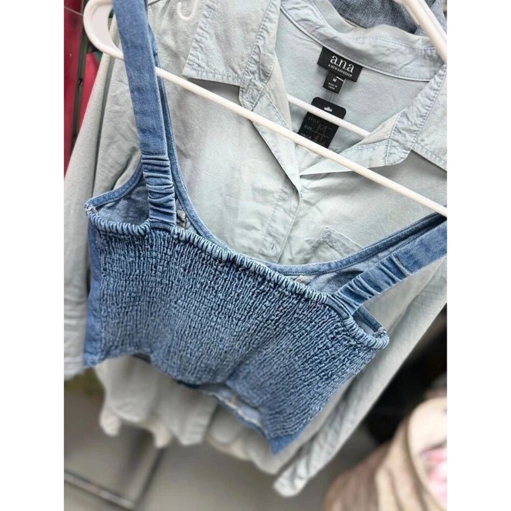 Medium women’s denim crop bundle